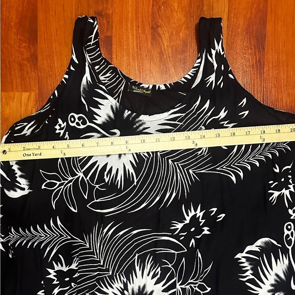 Beach Angels Black and White Floral Cover up Dress. Free Size. - Picture 10 of 13